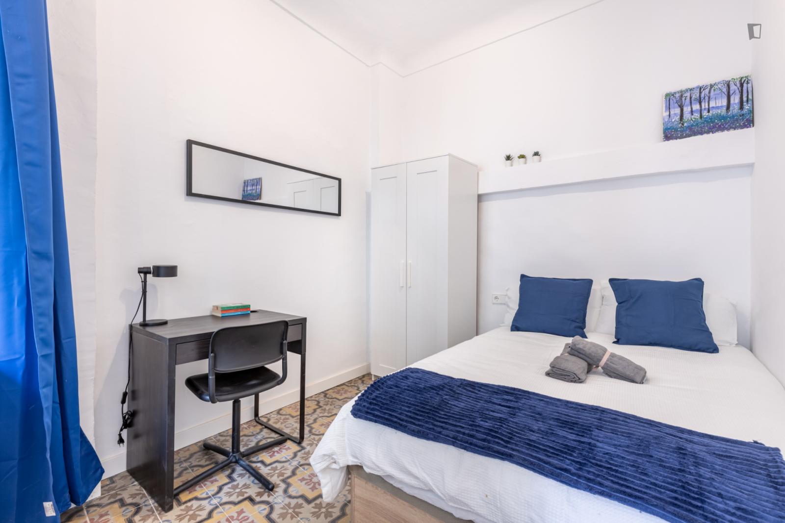 Elegant Double Bedroom Next To Corral Del Carbón - 1