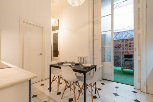 Double bedroom, with balcony, in 8-bedroom apartment