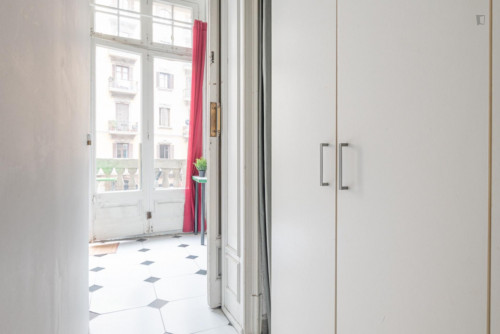 Double bedroom, with balcony, in 8-bedroom apartment