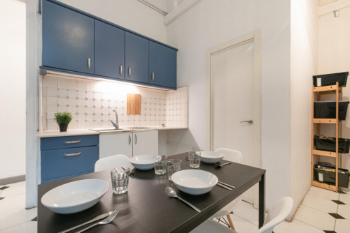 Double bedroom in 8-bedroom apartment