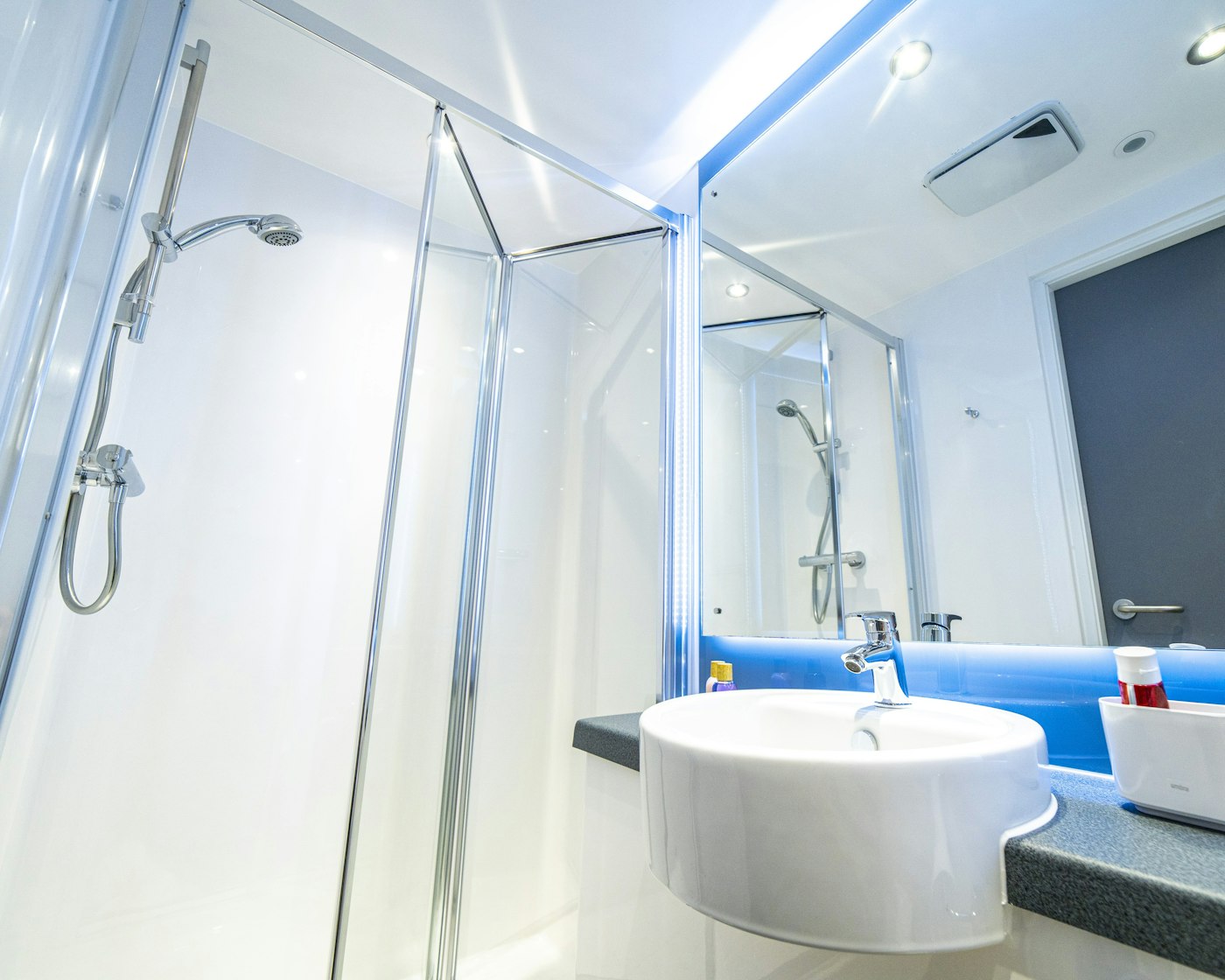 Studio Silver - South Facing - Brewers Court - Gallery - 6