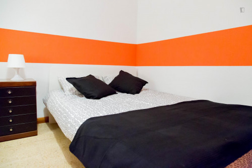 Double bedroom in a 6-bedroom apartment close to Universitat metro station