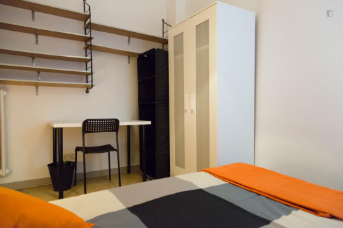 Double bedroom in a 6-bedroom apartment near Passeig de Gràcia metro station