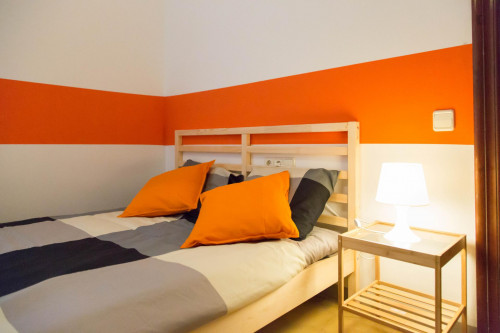 Double bedroom in a 6-bedroom apartment near Passeig de Gràcia metro station