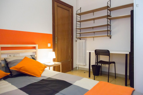 Double bedroom in a 6-bedroom apartment near Passeig de Gràcia metro station