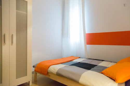 Double bedroom in a 6-bedroom apartment near Passeig de Gràcia metro station