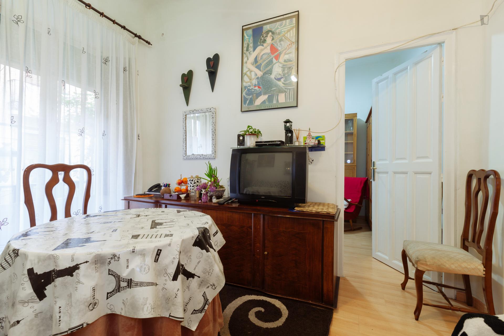 Comfy single bedroom near the Plaza de Gironés