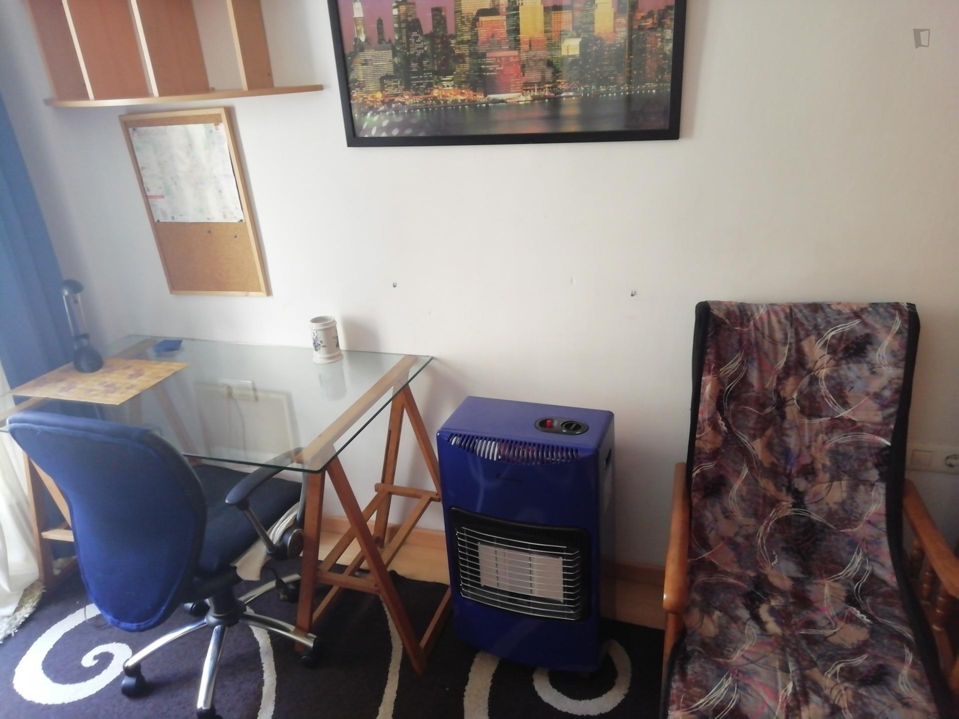 Comfy single bedroom near the Plaza de Gironés