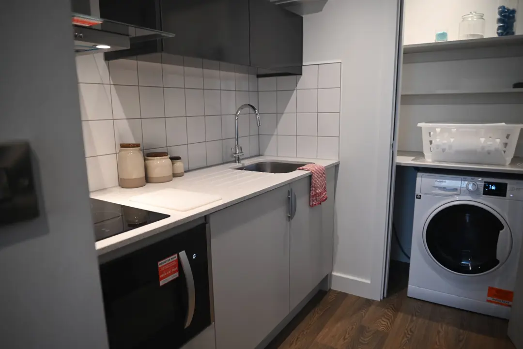  Diamond Plus Studio  -  Glasgow West End  - Gallery -  3