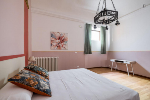 Unique 5-bedroom apartment near St. Stephen Square