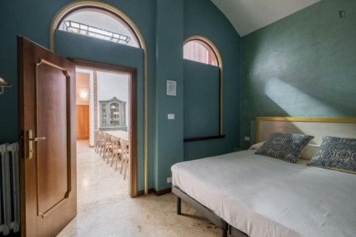 Unique 5-bedroom apartment near St. Stephen Square