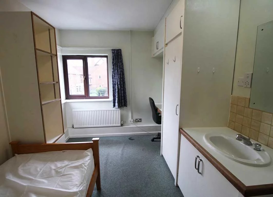  سنجل اونسويت ايه هول  -  كنج فيشر هولز  - Gallery -  1