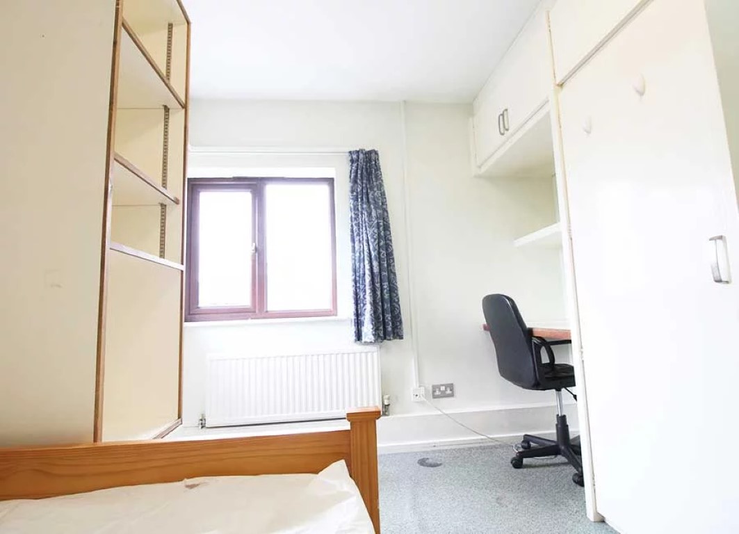  سنجل اونسويت ايه هول  -  كنج فيشر هولز  - Gallery -  5