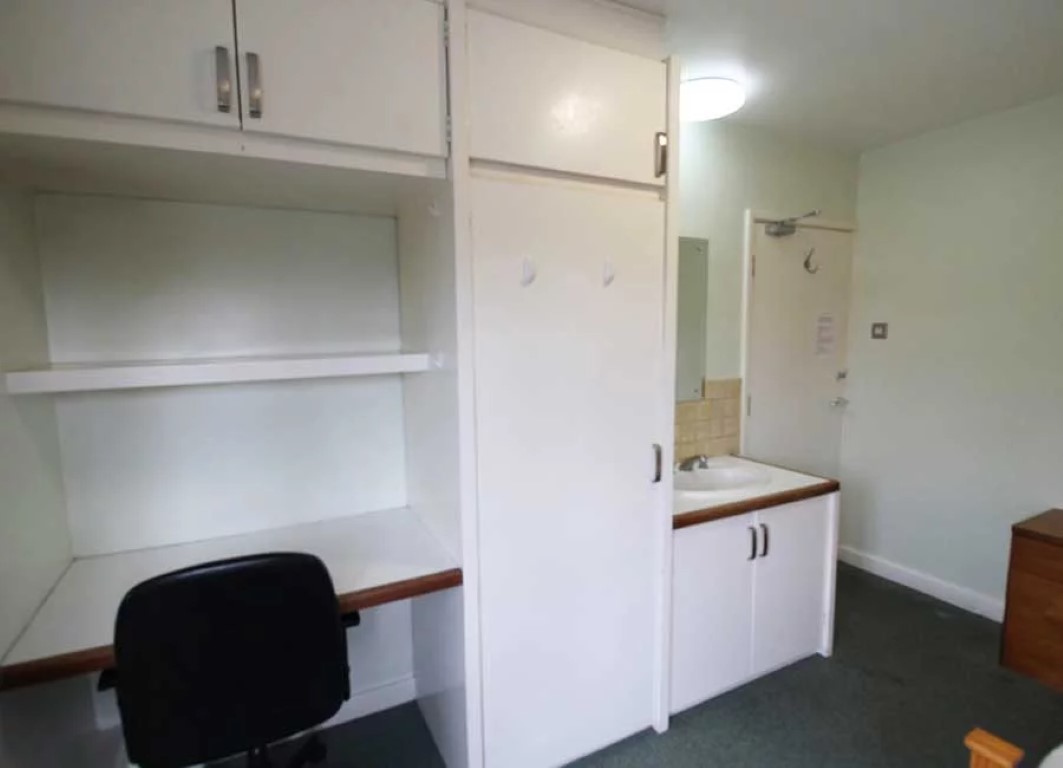  سنجل اونسويت ايه هول  -  كنج فيشر هولز  - Gallery -  10