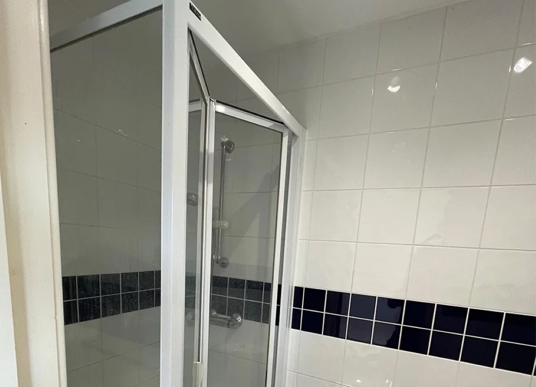  Standard En-Suite Rooms (Halls C)  -  كنج فيشر هولز  - Gallery -  11