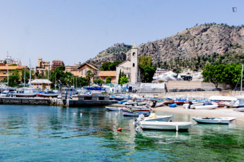 Appealing 2-bedroom flat in Arenella