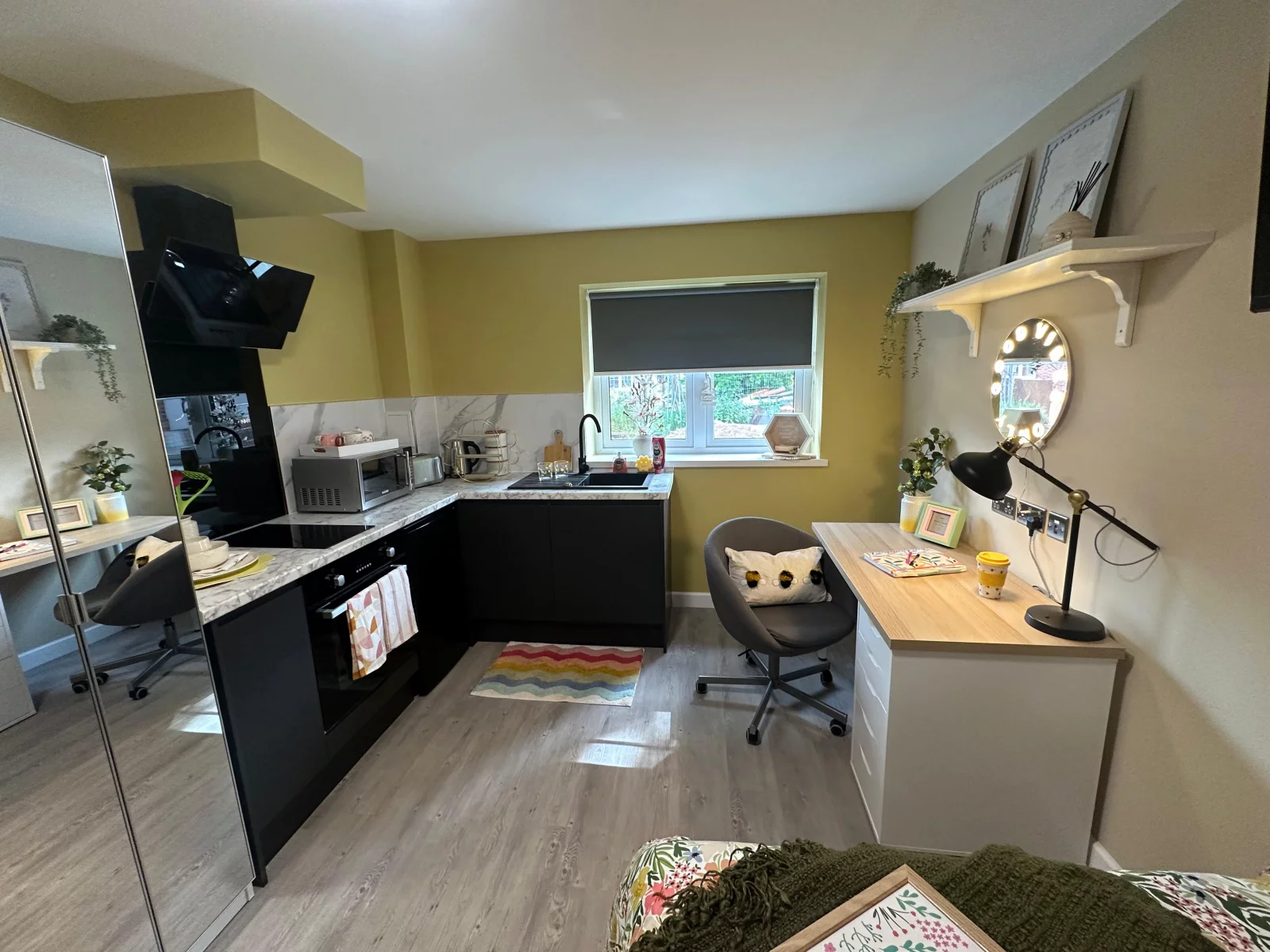 Deluxe Studio - 3