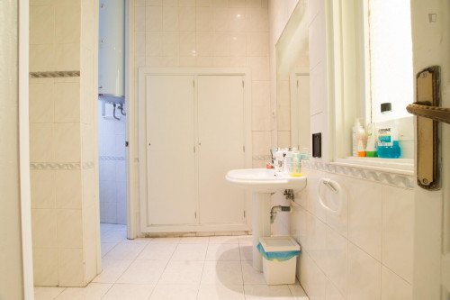 Charming double bedroom in central Madrid, near Palacio Real de Madrid - Gallery - 6