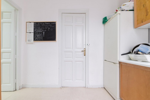 Charming double bedroom in central Madrid, near Palacio Real de Madrid - Gallery - 18