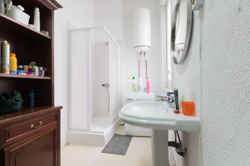 Charming double bedroom in central Madrid, near Palacio Real de Madrid - Gallery - 15