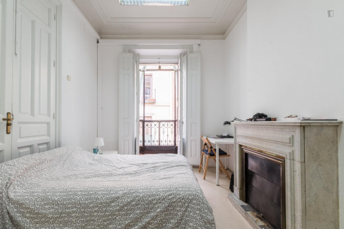 Charming double bedroom in central Madrid, near Palacio Real de Madrid - Gallery - 16