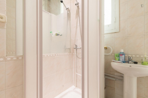 Charming double bedroom in central Madrid, near Palacio Real de Madrid - Gallery - 13