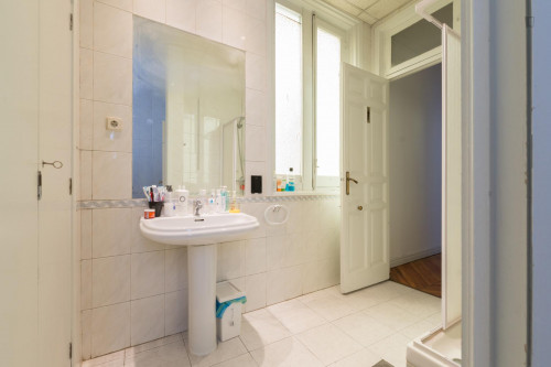 Charming double bedroom in central Madrid, near Palacio Real de Madrid - Gallery - 8