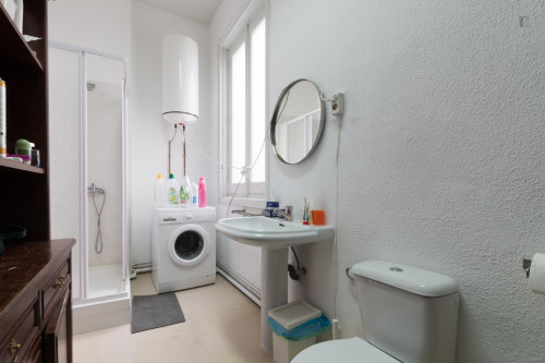 Charming double bedroom in central Madrid, near Palacio Real de Madrid - Gallery - 17