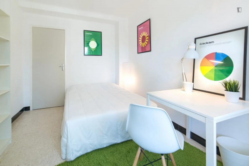 Cute double bedroom in a 4-bedroom apartment close to University of Montpellier Institute of Pharmacy Industrial