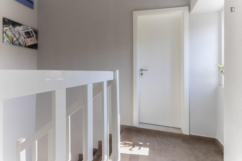 Sunny 1-bedroom apartment not far from Palácio Nacional da Ajuda