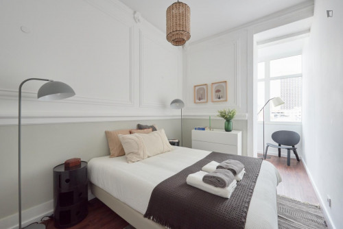 Pleasant double bedroom next to Parque Eduardo VII