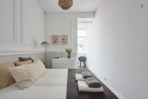 Pleasant double bedroom next to Parque Eduardo VII