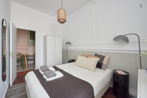 Pleasant double bedroom next to Parque Eduardo VII