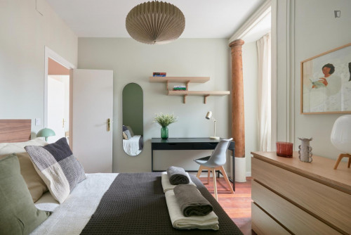 Stylish double bedroom next to Eduardo VII Park