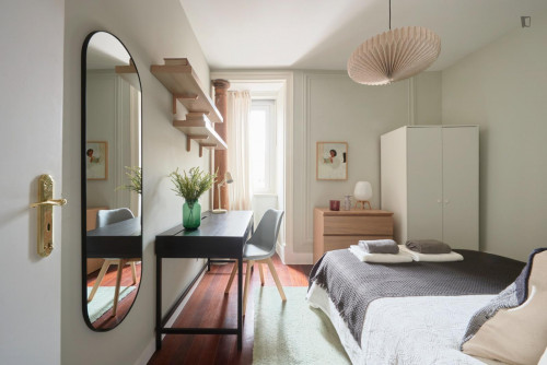 Stylish double bedroom next to Eduardo VII Park