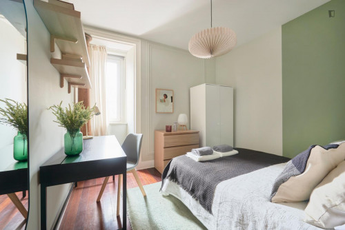 Stylish double bedroom next to Eduardo VII Park