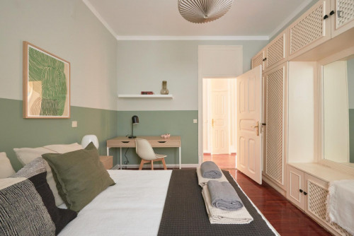 Lovely double bedroom next to Parque metro station