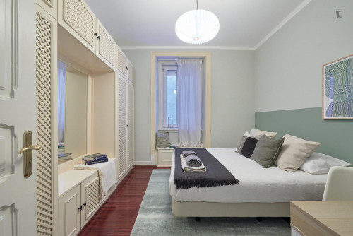 Lovely double bedroom next to Parque metro station