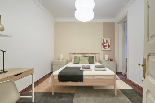 Cosy double bedroom close to Praça Marquês de Pombal
