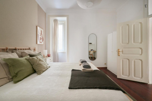 Cosy double bedroom close to Praça Marquês de Pombal
