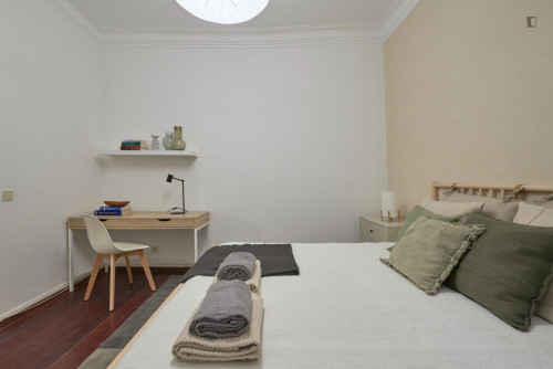 Cosy double bedroom close to Praça Marquês de Pombal
