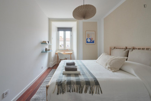 Cushy double bedroom close to Marquês de Pombal metro station