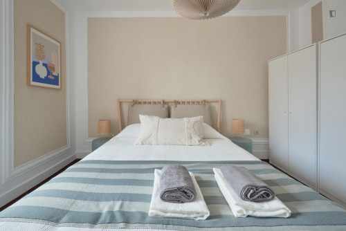 Cushy double bedroom close to Marquês de Pombal metro station