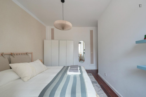 Cushy double bedroom close to Marquês de Pombal metro station