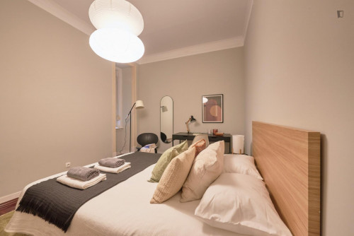 Comfy double bedroom close to Estufa Fria
