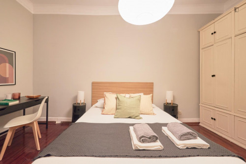Comfy double bedroom close to Estufa Fria