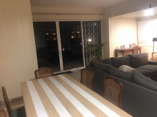 Great twin bedroom in Cascais