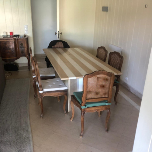 Great twin bedroom in Cascais