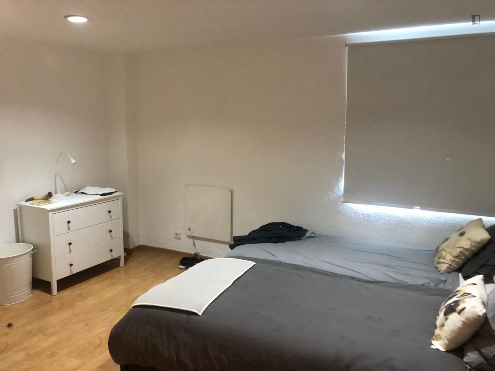  Great Twin Bedroom In Cascais  -  Great twin bedroom in Cascais  - Gallery -  1