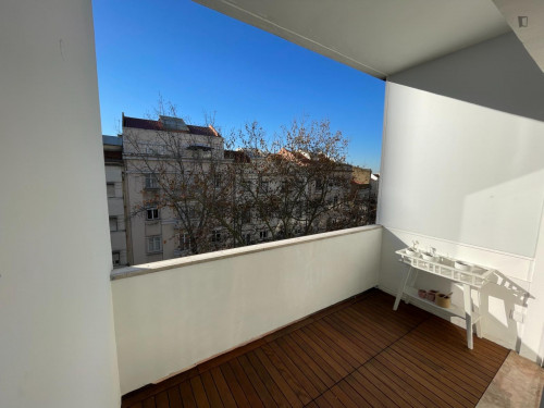 Spacious 1-bedroom apartment with a sunny balcony, in Penha de França